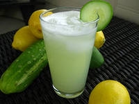 1. Вода из лайма, лимона и огурца.