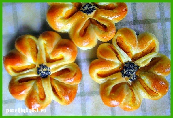 ЦВЕТОЧКИ-БУЛОЧКИ С ВИШНЁВЫМ ДЖЕМОМ ЦВЕТОЧКИ-БУЛОЧКИ С ВИШНЁВЫМ ДЖЕМОМ