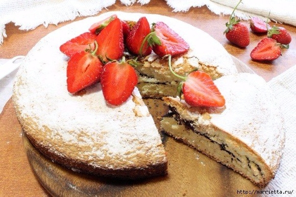 БИСКВИТНЫЙ ПИРОГ С КЛУБНИКОЙ. БИСКВИТНЫЙ ПИРОГ С КЛУБНИКОЙ.