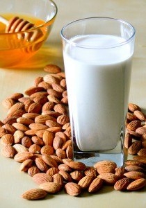 КАК ПРИГОТОВИТЬ МИНДАЛЬНОЕ МОЛОКО