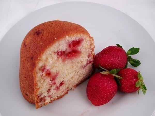 "Кексы со свежей клубникой"