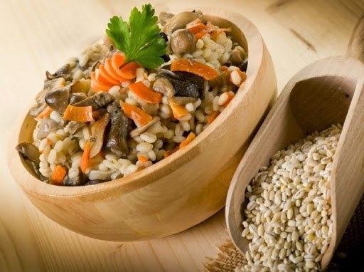 Сытно и полезно: перловка с курицей и шампиньонами