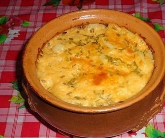 Картофель с морковью и сыром в горшочке