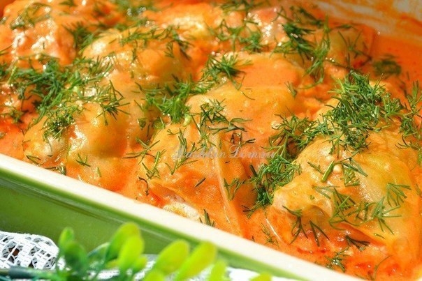 14) Голубцы в духовке в томатно-сметанном соусе.