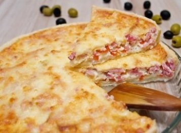 Сырный пирог с перцем и беконом