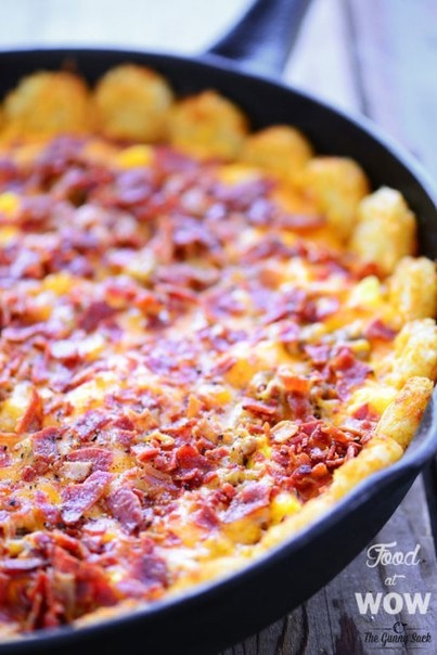 ПЛОТНЫЙ ЗАВТРАК: КАРТОФЕЛЬНАЯ ПИЦЦА С ЯЙЦАМИ И БЕКОНОМ