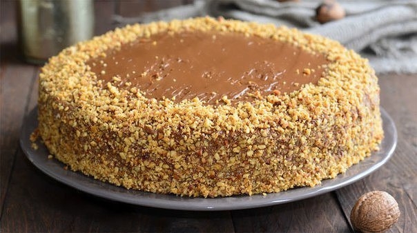 Ореховый торт с вареной сгущенкой — мой фирменный!