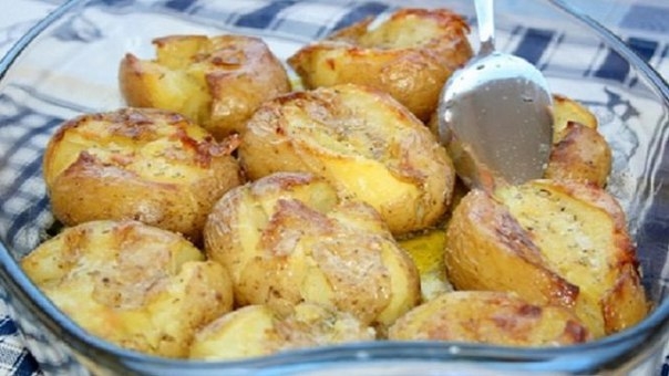 Картофель по-португальски с розмарином и оливковым маслом — настолько вкусная еда, что одной порции 