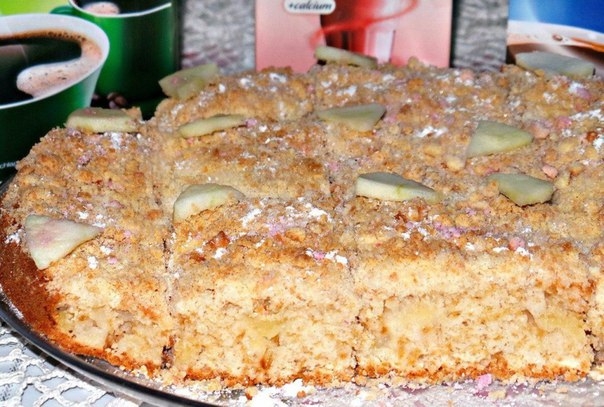 Пирог с яблоками. Мягкий, очень нежный, вкусный, ароматный, с хрустящейсладкой корочкой сверху.
