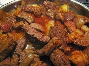 Вкусный, домашний гуляш! Мясо получается очень нежное, сочное и вкусное! Обязательно готовить всем.