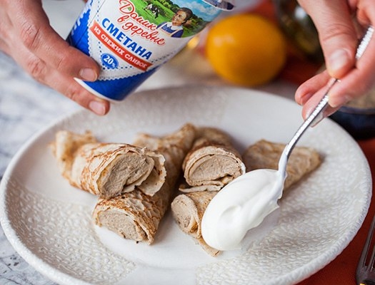 Блины из гречневой муки с паштетом из куриной печени