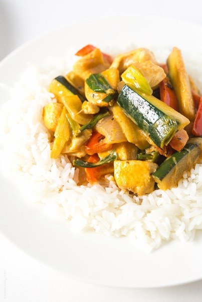 Карри с курицей и овощами
