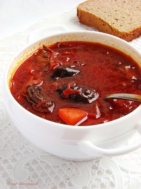 Грибной борщ с черносливом