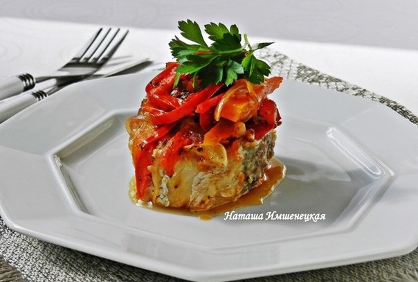 Тушеный хек с овощами