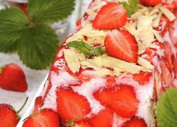 Террин из мороженого с клубникой