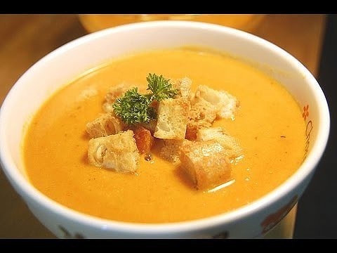 Тыквенный суп-пюре с сухариками.