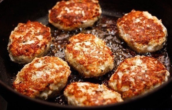 РЕЦЕПТ ВКУСНЫХ И СОЧНЫХ КУРИНЫХ КОТЛЕТ