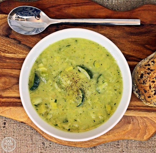 Суп с кабачком и луком-пореем