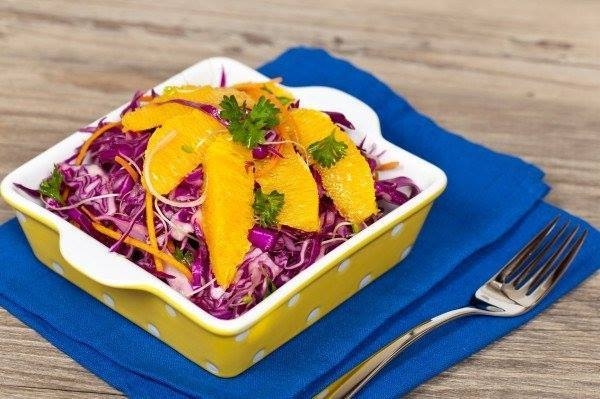 Салат из красной капусты с апельсинами и кинзой
