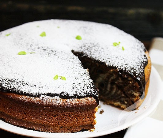 А не вспомнить ли нам проверенный и любимый во все времена рецепт торта «Зебра»?