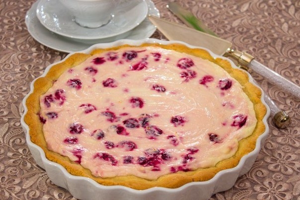 Пирог с творожно-вишневым кремом