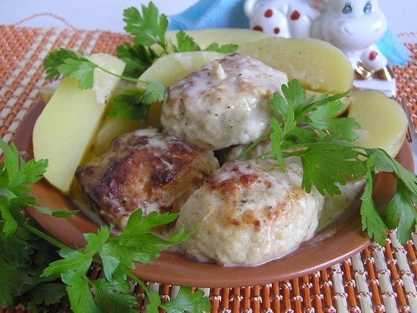 Куриные котлетки в сливочном соусе Куриные котлетки в сливочном соусе