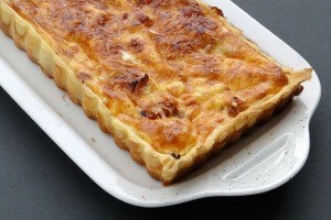 Французский луковый пирог с сыром