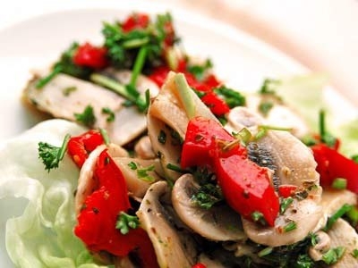 Салат с грибами и перцем