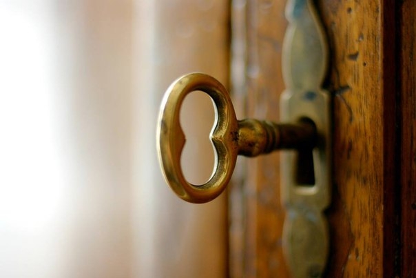 Когда пытаешься добиться человека, которому, по сути дела, всё-равно есть ты или нет - это напоминае