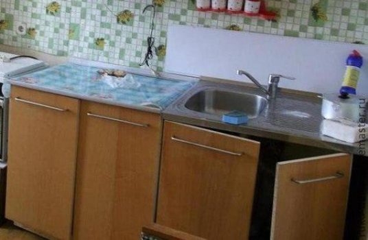 У НИХ БЫЛА СТАРАЯ КУХОННАЯ МЕБЕЛЬ. НО ТОЛЬКО ПОСМОТРИ ВО ЧТО ОНИ ЕЕ ПРЕВРАТИЛИ! ТЫ ТОЖЕ ТАК ЗАХОЧЕШЬ