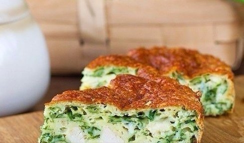 Нежный пирог с зеленым луком и курицей под сырной корочкой