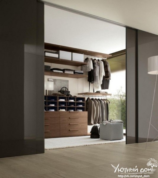 Как создать многофункциональный гардероб в спальне
