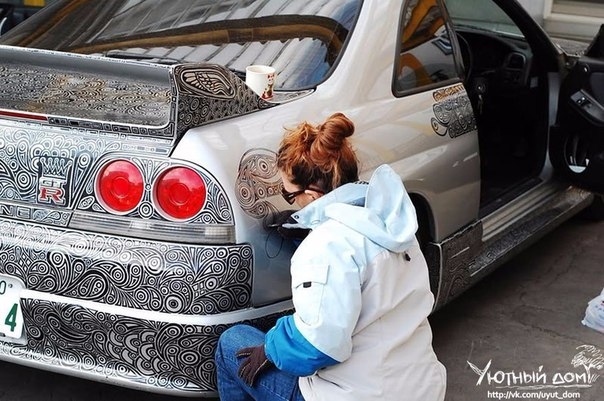 Супружеская пара превратила свой самый обычный на вид автомобиль Nissan Skyline GTR в настоящее прои