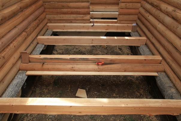 При возведении частного дома многие предпочитают сделать пол из древесины. Такое желание иметь под н