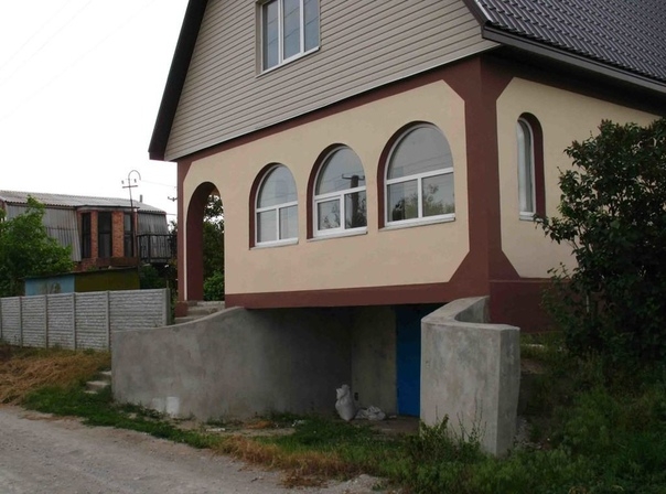 Гараж в доме.