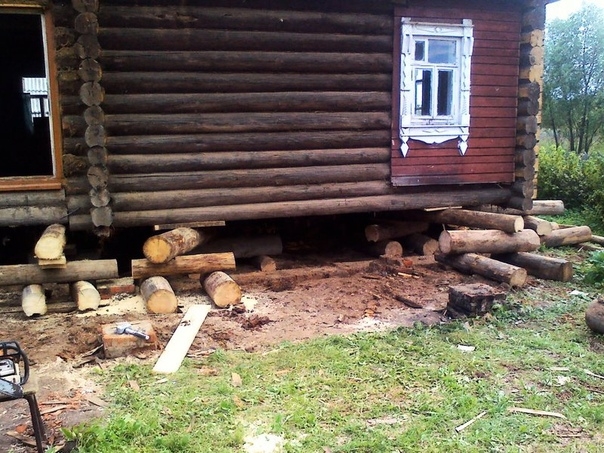 Сколько ставить домкратов и где их располагать при подъеме дома.