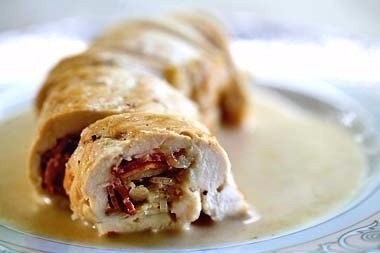РУЛЕТЫ ИЗ КУРИЦЫ С БЕКОНОМ РУЛЕТЫ ИЗ КУРИЦЫ С БЕКОНОМ