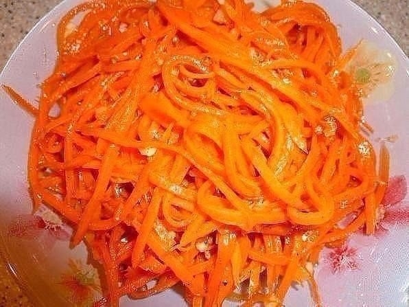 Самая вкусная морковь по-корейски.
