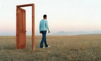 Как отремонтировать межкомнатную дверь?