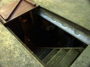 Как построить погреб своими руками в гараже правильно?