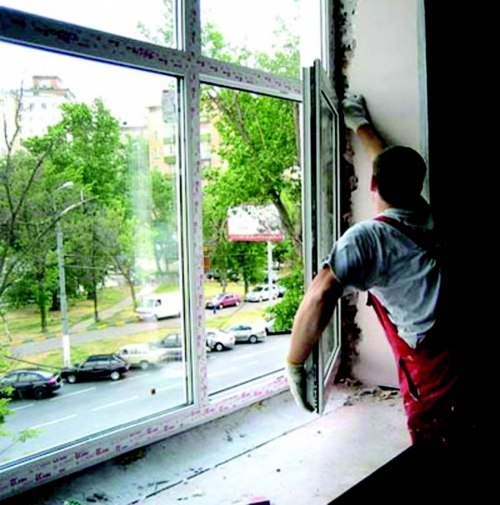 Причины появления щелей в окнах