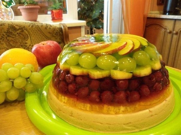 Желейный торт с фруктами