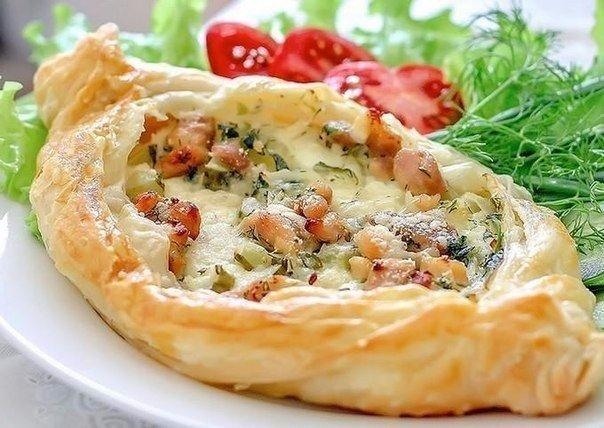ЛОДОЧКИ ИЗ ТЕСТА С КАРТОФЕЛЕМ,МЯСОМ И ОГУРЧИКАМИ