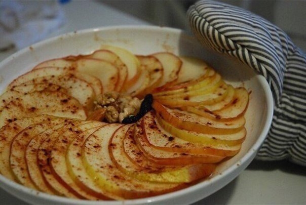 Запеченные яблоки с корицей - всего 10 минут и вкуснейшее лакомство готово!