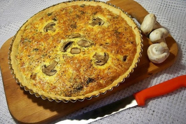 Очень вкусный пирог с курицей и шампиньонами Очень вкусный пирог с курицей и шампиньонами