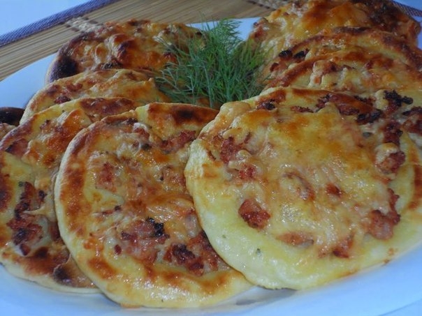 КАРТОФЕЛЬНЫЕ ВАТРУШКИ С КУРИЦЕЙ.