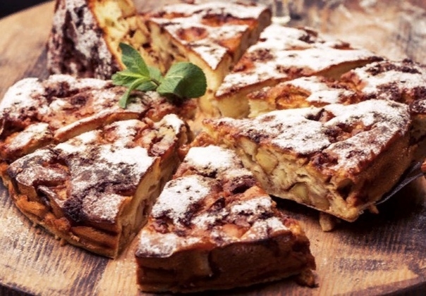 Яблочный пирог с орехами и какао