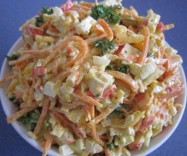 Салатик "Объедение" с морковью, сыром и крабовыми палочками