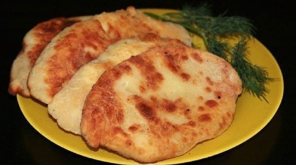 Лепешки-пирожки с картошкой и сыром. Лепешки-пирожки с картошкой и сыром.