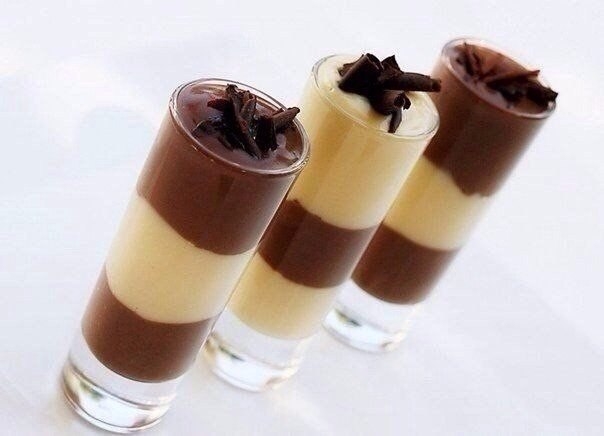 Шоколадно-ванильный пудинг.